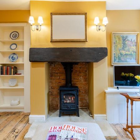 Vine Cottage ชาร์ลเบอรี ภายนอก รูปภาพ