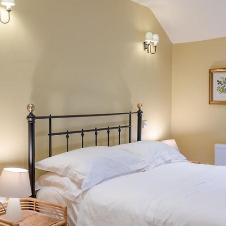 Vine Cottage ชาร์ลเบอรี ภายนอก รูปภาพ