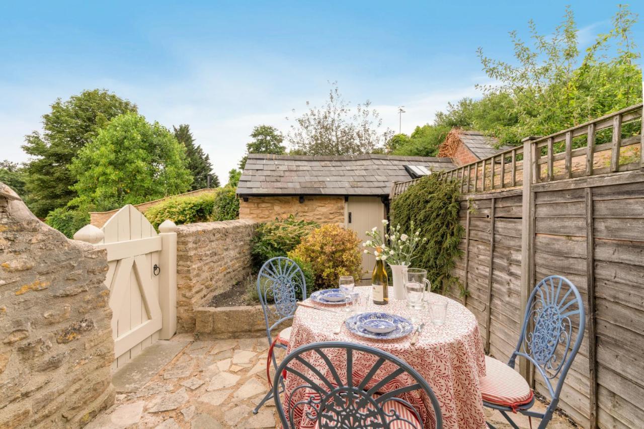 Vine Cottage ชาร์ลเบอรี ภายนอก รูปภาพ