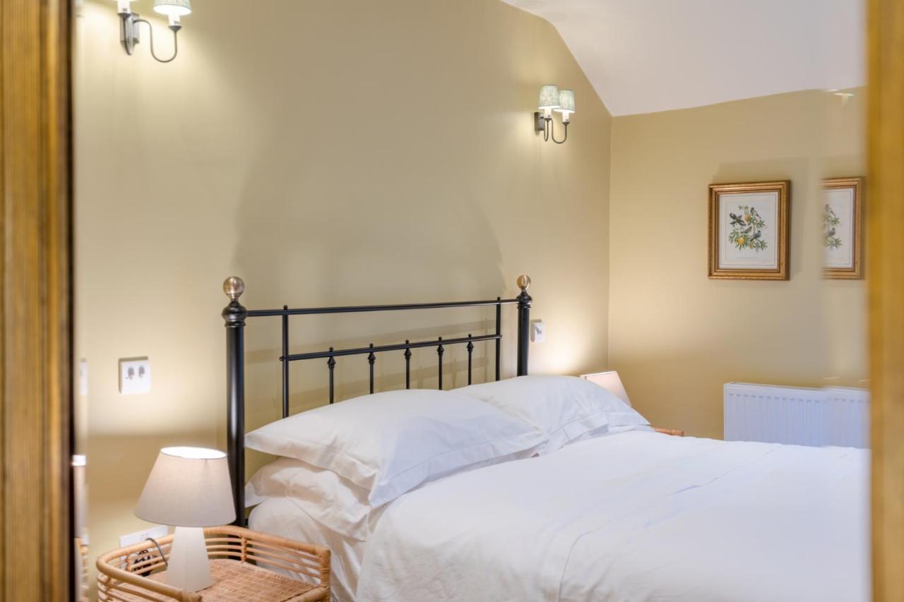 Vine Cottage ชาร์ลเบอรี ภายนอก รูปภาพ